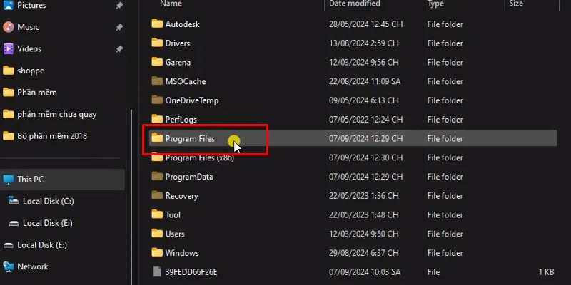 vào Program Files